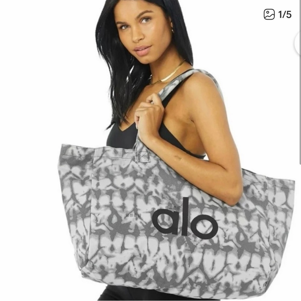 NWT ALO Yoga Iconic Grey Tiedye Tote Bag in Plastic bag